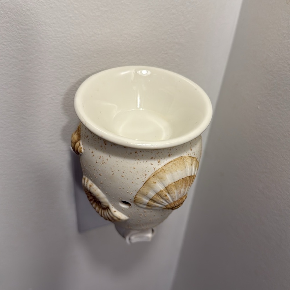 Scentsy Seashell Plug-In Shell Beach Decor Night Light Wax Warmer Retired - Picture 8 of 12